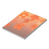 紅葉とボケ効果の秋のデザイン ノートパッド (回転)