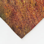 紅葉と木が土の道を覆う フリースブランケット (角)