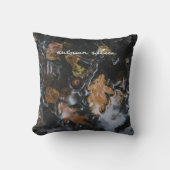 紅葉と神秘的な水の中のドングリ クッション (正面)