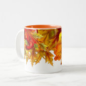 紅葉のドングリの数々のな色はコーヒー・マグを残します ツートーンマグカップ (正面左)