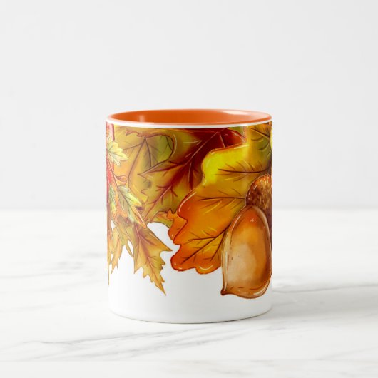 紅葉のドングリの数々のな色はコーヒー・マグを残します ツートーンマグカップ (中央)