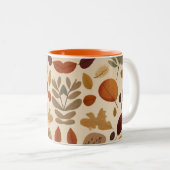 紅葉のパターン(の模様が)ある背景 ツートーンマグカップ (正面右)