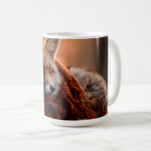 紅葉のマフラーをした眠る赤狐 コーヒーマグカップ (正面右)