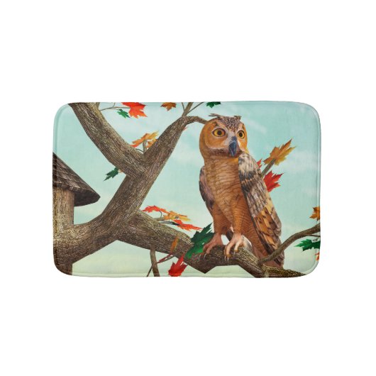 紅葉の梢に佇むフクロウの秋の野生動物アート バスマット (正面)