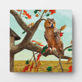 紅葉の梢に止まるフクロウの秋の野生動物アート フォトプラーク (正面)