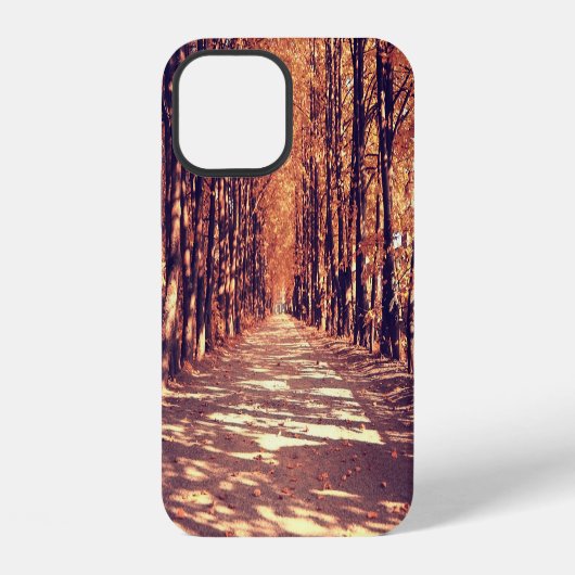 紅葉の森の小道: 穏やかな風景の旅 iPhoneケース (裏面)
