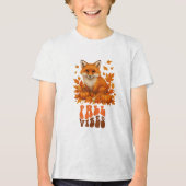 紅葉の狐のイラストと"Fall Vibes"の文字 トライブレンドＴシャツ (正面)