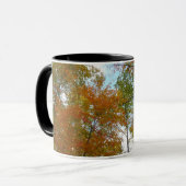 紅葉を見上げるカラフル秋の葉 マグカップ (正面左)