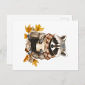 紅葉コージーなラクーンとコーヒーのカップ ポストカード (正面/裏面)