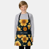 紅葉花黄花柄 エプロン (着用した状態)