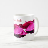 紅薔薇の雨粒パーソナライズされた コーヒーマグカップ (正面右)