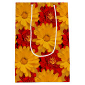 紅黄色のマリゴールドの花のメドレー ミディアムペーパーバッグ (裏面)