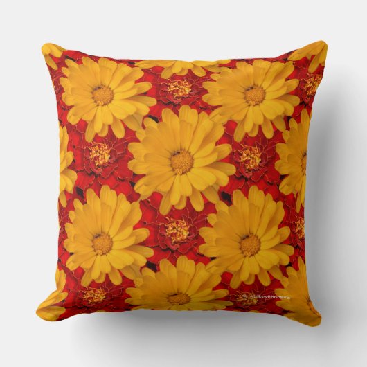 紅黄色のマリゴールドの花の美しいメドレー クッション (正面)
