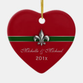 （紋章の）フラ・ダ・リのカップルの初めてのクリスマス セラミックオーナメント (正面)