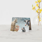 「納屋でのクリスマスダウン」カスタマイズ可能 カード (黄色い花)