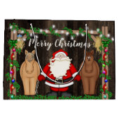 納屋で可愛いサンタと馬メリークリスマス ラージペーパーバッグ (裏面)