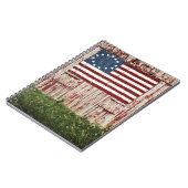 納屋で絵を描かれる米国旗 ノートブック (左側)