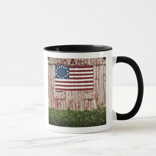 納屋で絵を描かれる米国旗 マグカップ (右)