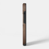 納屋のドアの前でくつろぐトラ猫 iPhoneケース (左側面)