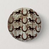 納屋の木製のカウボーイのギフトの馬の蹄鉄 缶バッジ (正面)