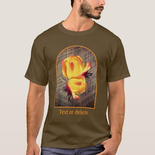 納屋の板に描かれた黄色いローズバッドの花 Tシャツ (正面)