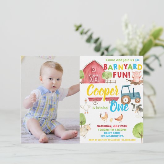 納屋周囲の庭おもしろい1st誕生日パーティーファームアニマルフォト 招待状 (スタンド正面)