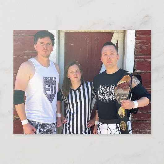 納屋周囲の庭乱闘 – 致命的なEdと平均マシン ポストカード (正面)