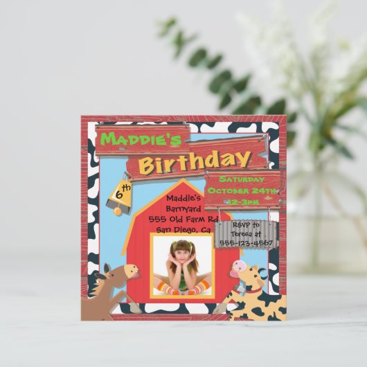 納屋周囲の庭農家動物写真が誕生日パーティーを挿入 招待状 (スタンド正面)
