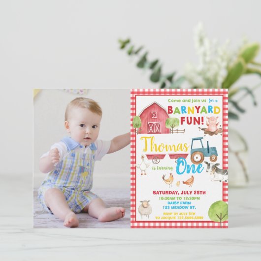 納屋周囲の庭1歳の誕生日パーティーかわいいファーム動物の写真 招待状 (スタンド正面)