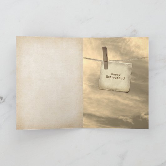 納屋Retriementが付いている古いタイヤの振動 カード (内部)