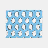 紐に繋がれた夢の雲 フリースブランケット (正面(横))