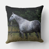 純血種の馬の待機の塀 クッション (裏面)