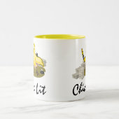 紙と羽のクイルを持つシックなライター ツートーンマグカップ (中央)