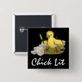 紙と羽のクイルを持つシックなライター 缶バッジ (正面&裏面)