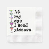 紙カクテルナプキンス – 私の年齢で私は眼鏡が必要 縁ありカクテルナプキン (正面)