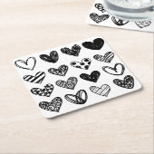 紙コースターズブラック&ホワイトハート スクエアペーパーコースター (アングル)