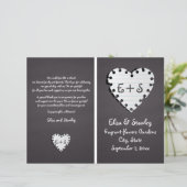 紙ハートを折り畳まれた結婚式プログラム上で (スタンド正面)