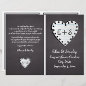 紙ハートを折り畳まれた結婚式プログラム上で (正面/裏面)