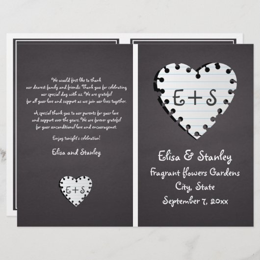 紙ハートを折り畳まれた結婚式プログラム上で (正面/裏面)