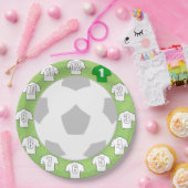 紙プレートとホワイトスポーツシャツ ペーパープレート (パーティー)