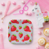 紙プレートと赤いちごデザイン ペーパープレート (パーティー)