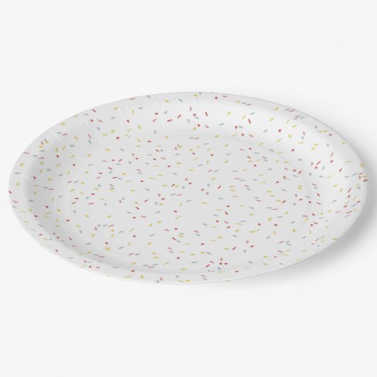 紙吹雪は使い捨て可能なパーティーの紙皿を振りかけます ペーパープレート (アングル)