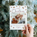 紙吹雪ドットメリークリスマス2写真 シーズンカード<br><div class="desc">カスタムモダンはカスタマイズ用のDIYテンプレートを付けシンプルたクリスマスフォトカードを印刷。このシックなミニマルデザインは、銅箔の外観を持つ紙吹雪フェイクドットのオーバーレイを持つ。家族の写真、個人的なあいさつ、名前、年を追加する。デザインツールを使用してフォントと色を編集する。裏面には宇宙を追加する写真と文字。</div>