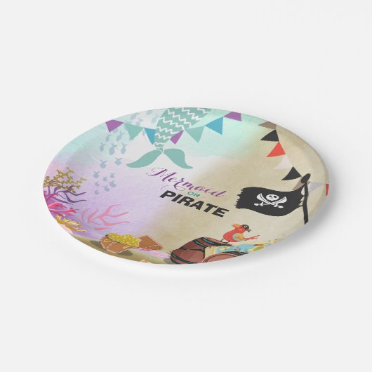 紙皿の女の子の男の子が海賊によっておよび人魚はパーティを楽しみます ペーパープレート (アングル)