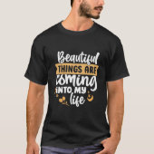 素敵なことが次々起こる Tシャツ (正面)