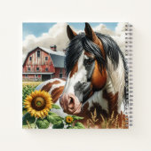 素敵なピントブラウンと白の馬が立つ、のどかな農村 ノートブック (裏面)