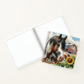 素敵なピントブラウンと白の馬が立つ、のどかな農村 ノートブック (内部)