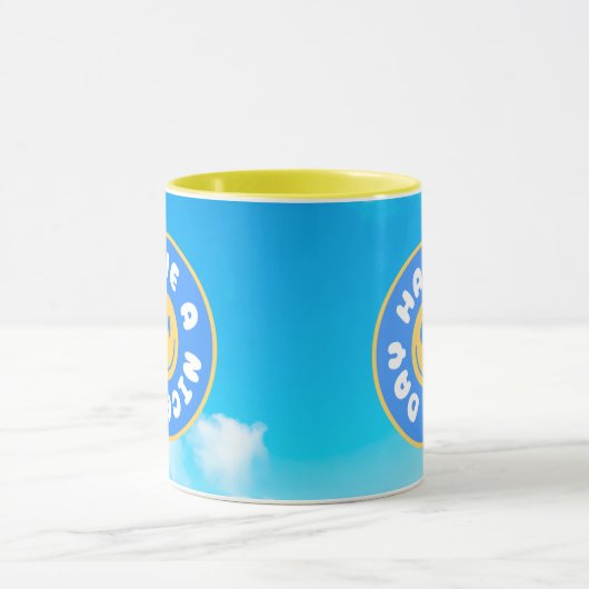 素敵な一日を楽しい顔黄色のハンドルマグカップを持つ マグカップ (中央)