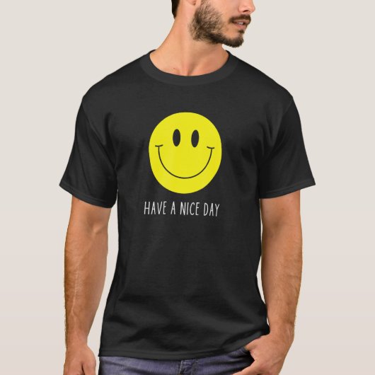 素敵な日を持つ黄色のスマイル顔笑顔顔 Tシャツ (正面)