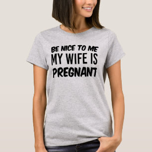 素晴らしいが、私の妻あります妊娠したおもしろいなレズビアンのワイシ Tシャツ